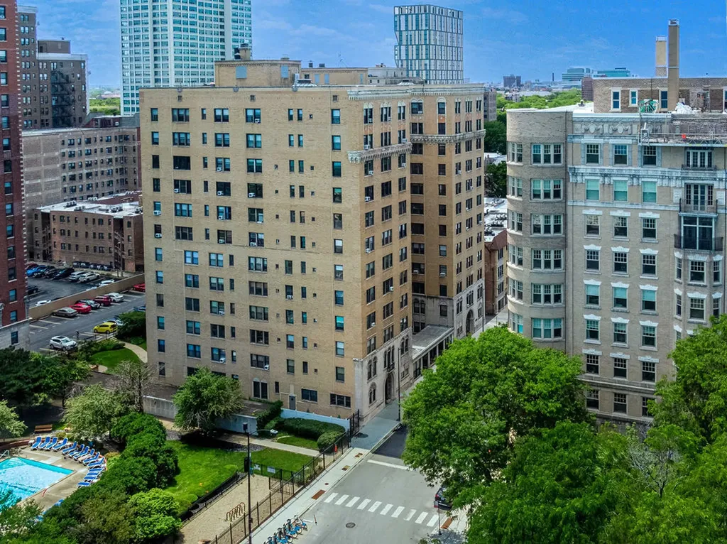 1755 East 55th Street Chicago IL 60615