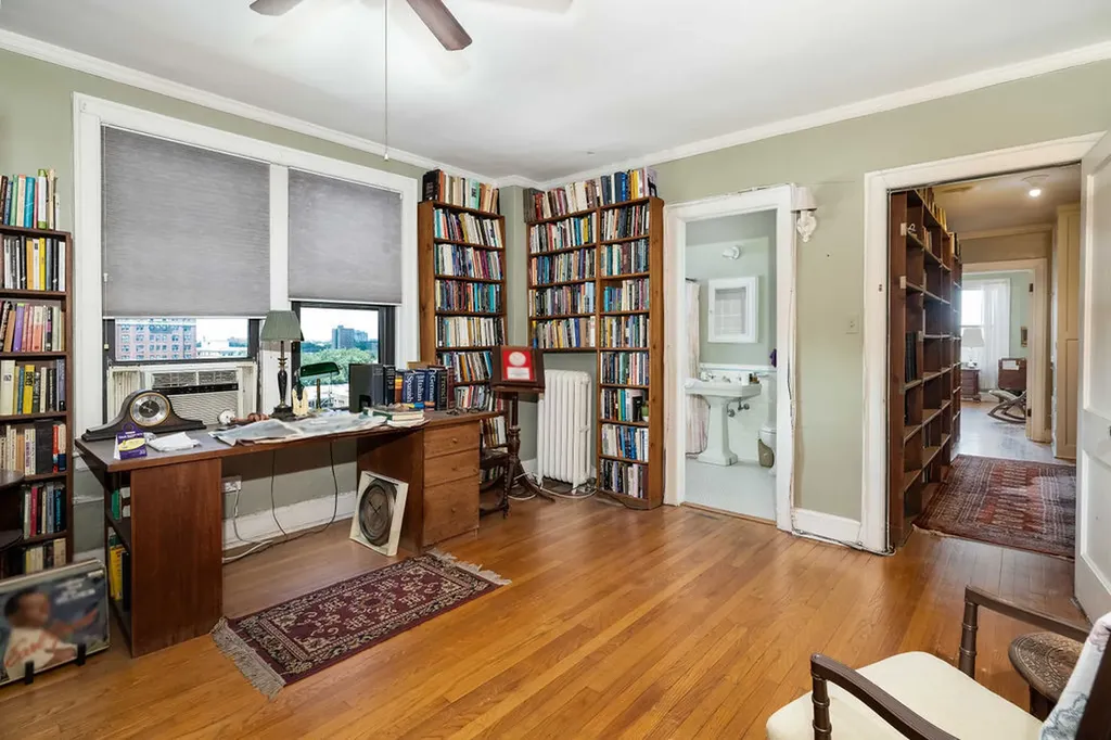 1755 East 55th Street Chicago IL 60615