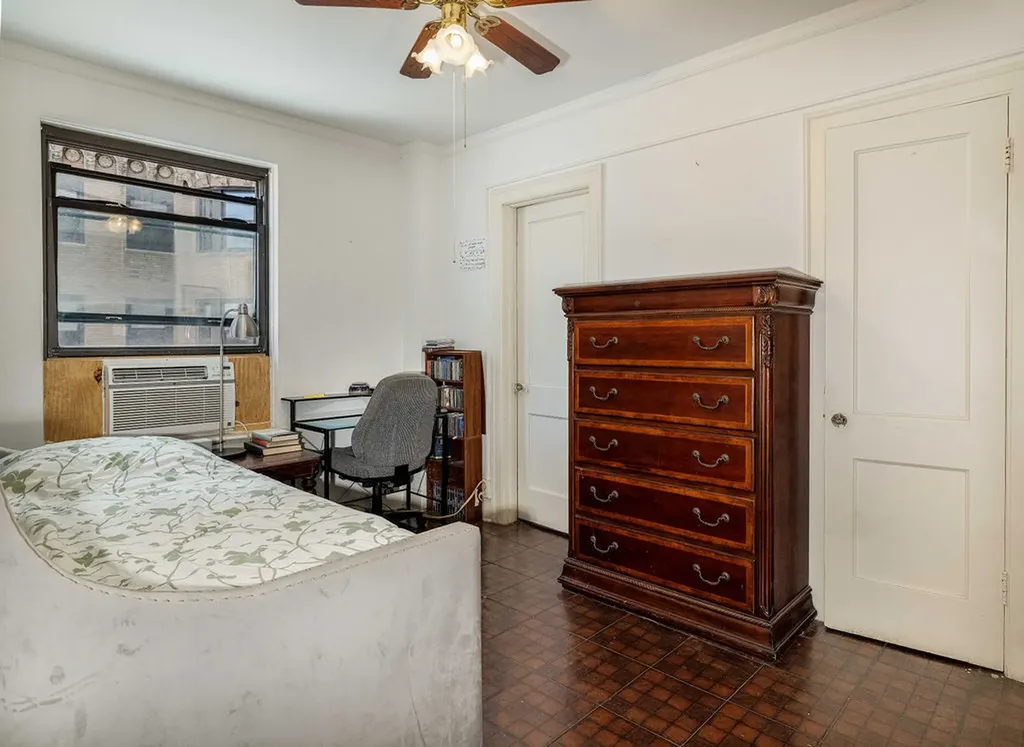 1755 East 55th Street Chicago IL 60615