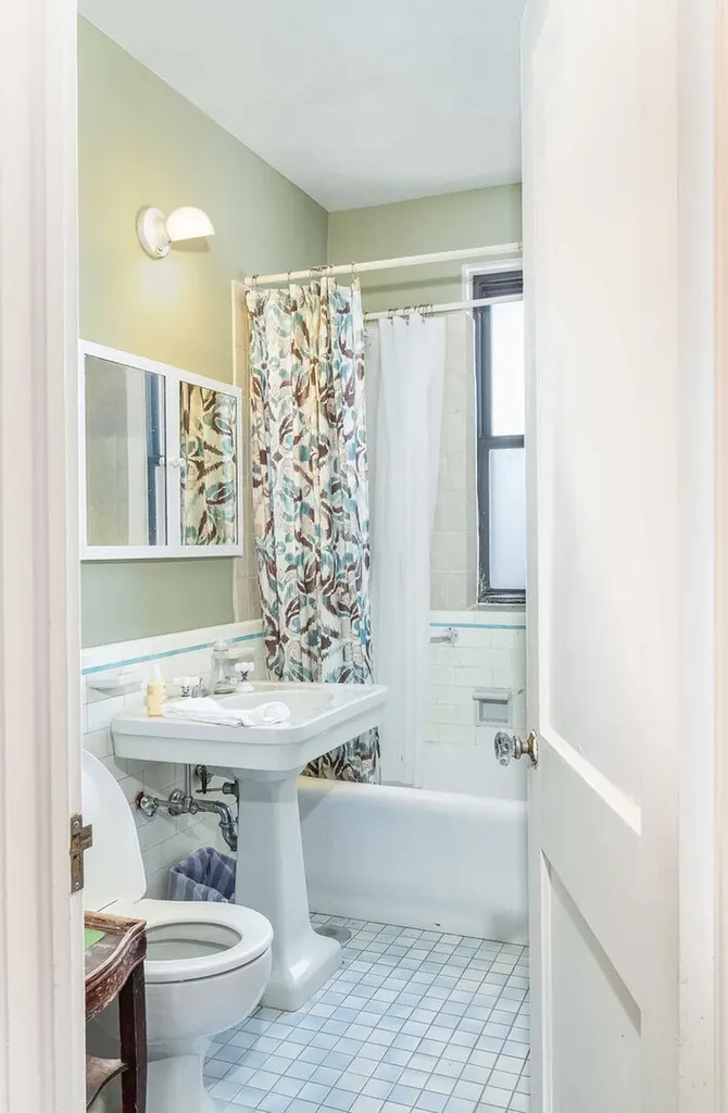 1755 East 55th Street Chicago IL 60615