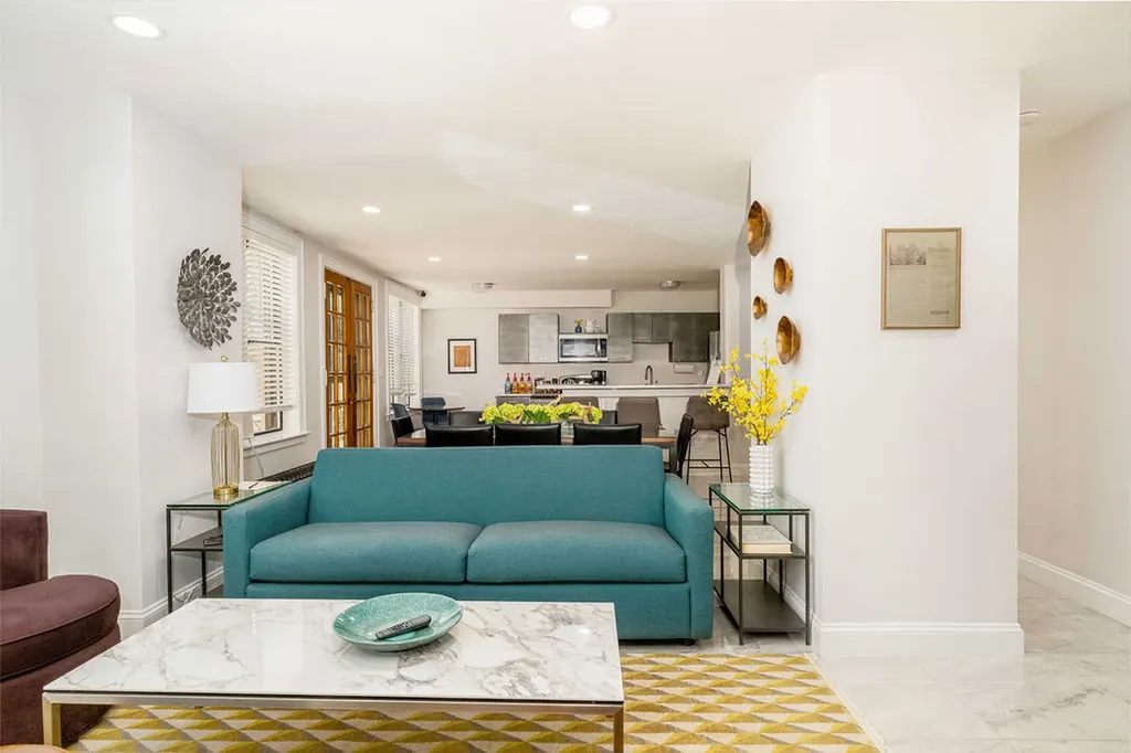 1755 East 55th Street Chicago IL 60615