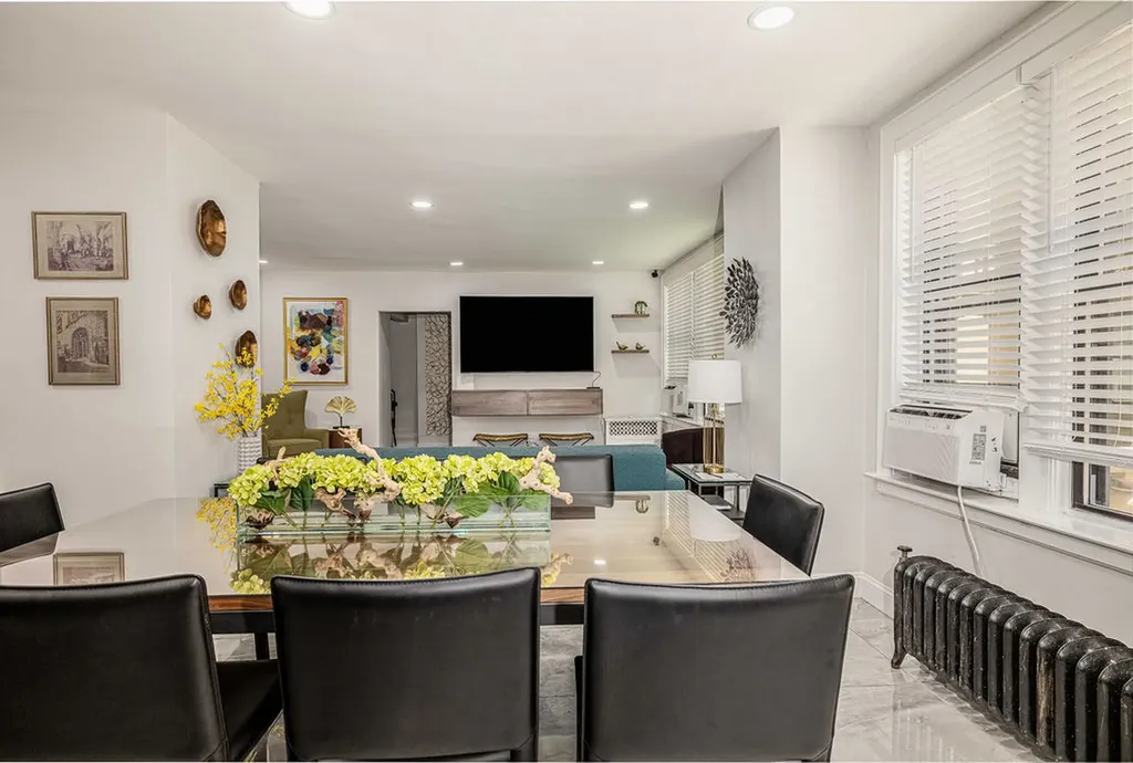 1755 East 55th Street Chicago IL 60615