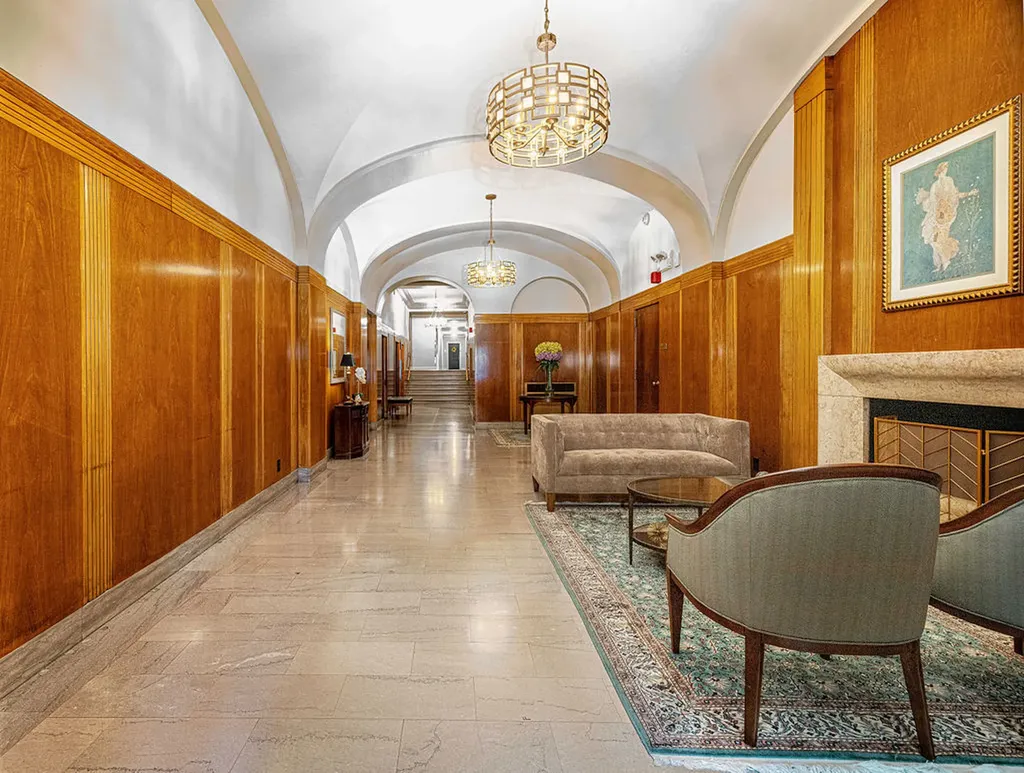1755 East 55th Street Chicago IL 60615