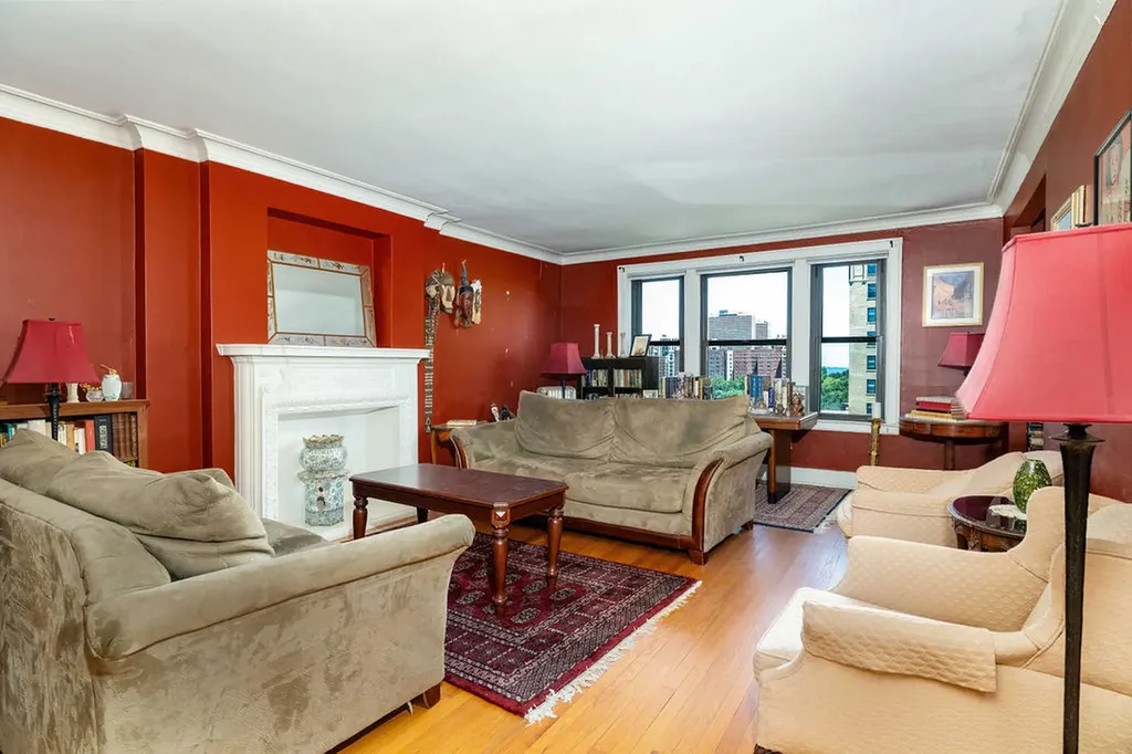 1755 East 55th Street Chicago IL 60615