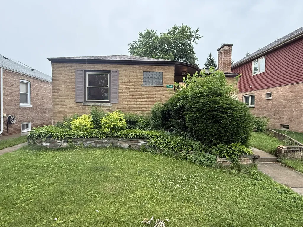 9559 South Mozart Avenue Evergreen Park IL 60805
