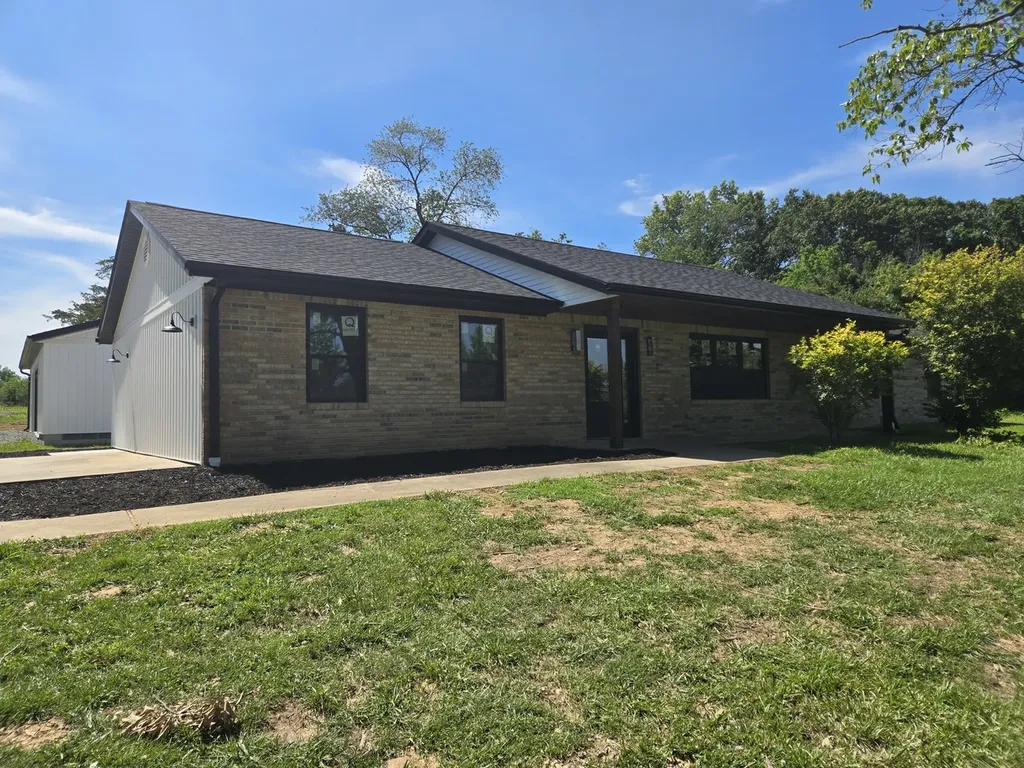 956 Auburn Lane SE Goreville IL 62939