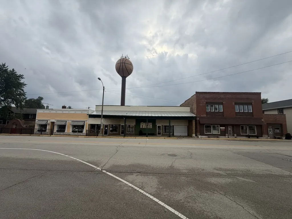 9937 Main Street Hebron IL 60034