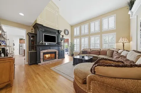 4 Stillwater Court Algonquin IL 60102