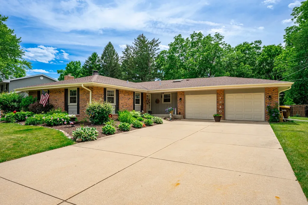 1340 Williamsburg Road Rockford IL 61107