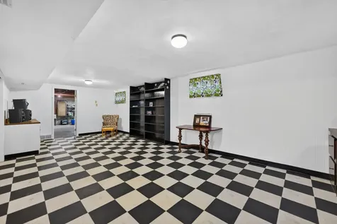 1340 Williamsburg Road Rockford IL 61107