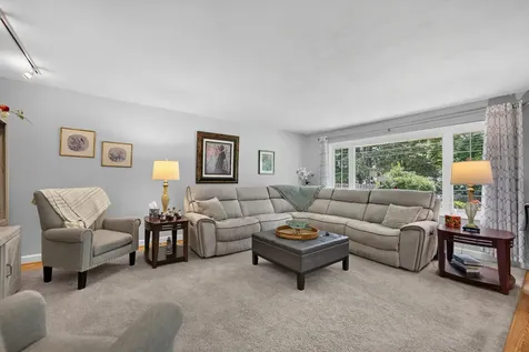 1340 Williamsburg Road Rockford IL 61107