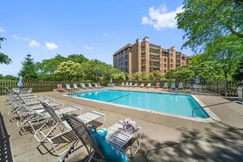 3810 Mission Hills Road Northbrook IL 60062