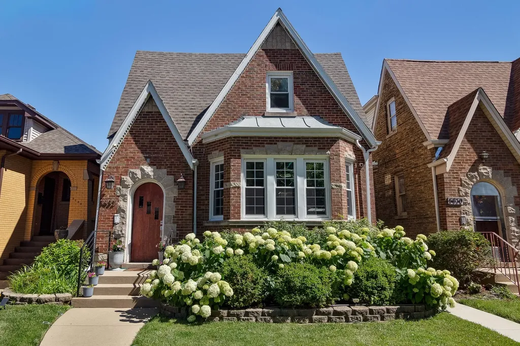 5632 West Pensacola Avenue Chicago IL 60634