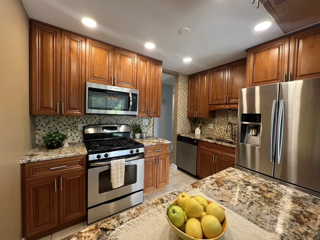 1880 Bonnie Lane Hoffman Estates IL 60169