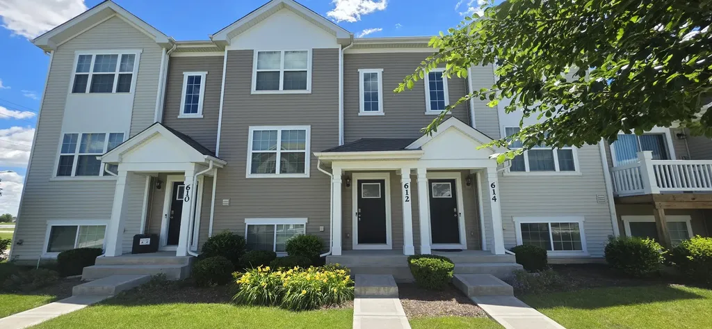 612 Spring Leaf Drive Joliet IL 60431
