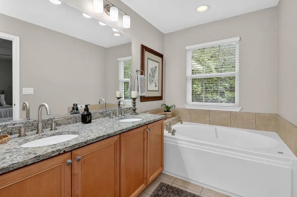 0S070 Lee Court Winfield IL 60190