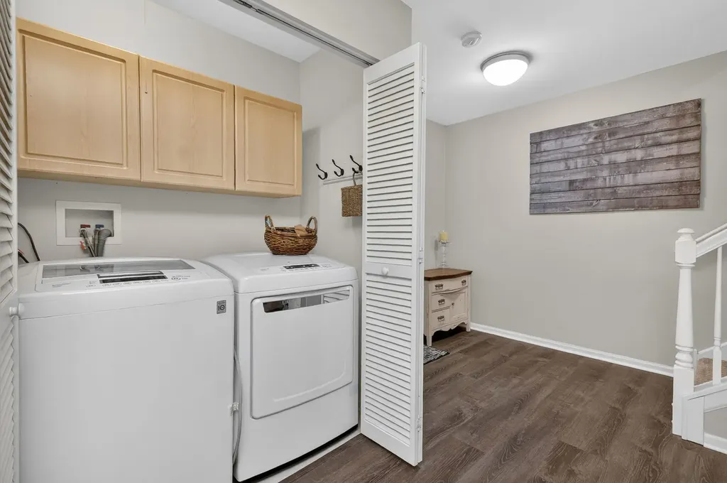 0S070 Lee Court Winfield IL 60190