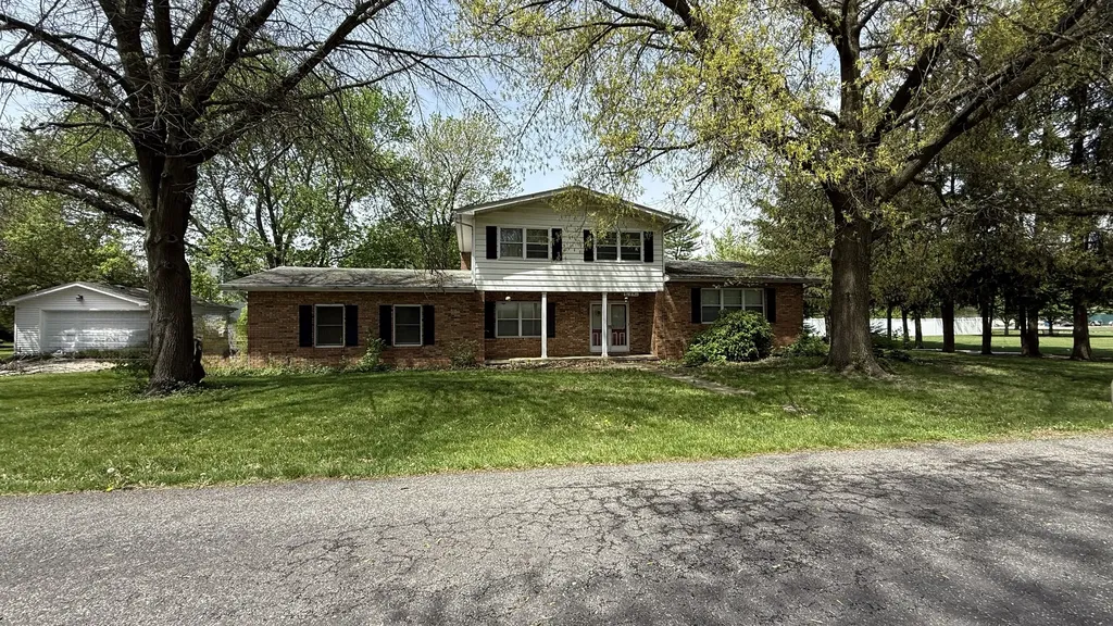 203 South Whitehead Street Tolono IL 61880