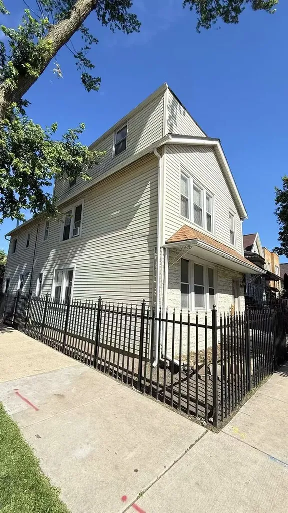 3824 South Sacramento Avenue Chicago IL 60632