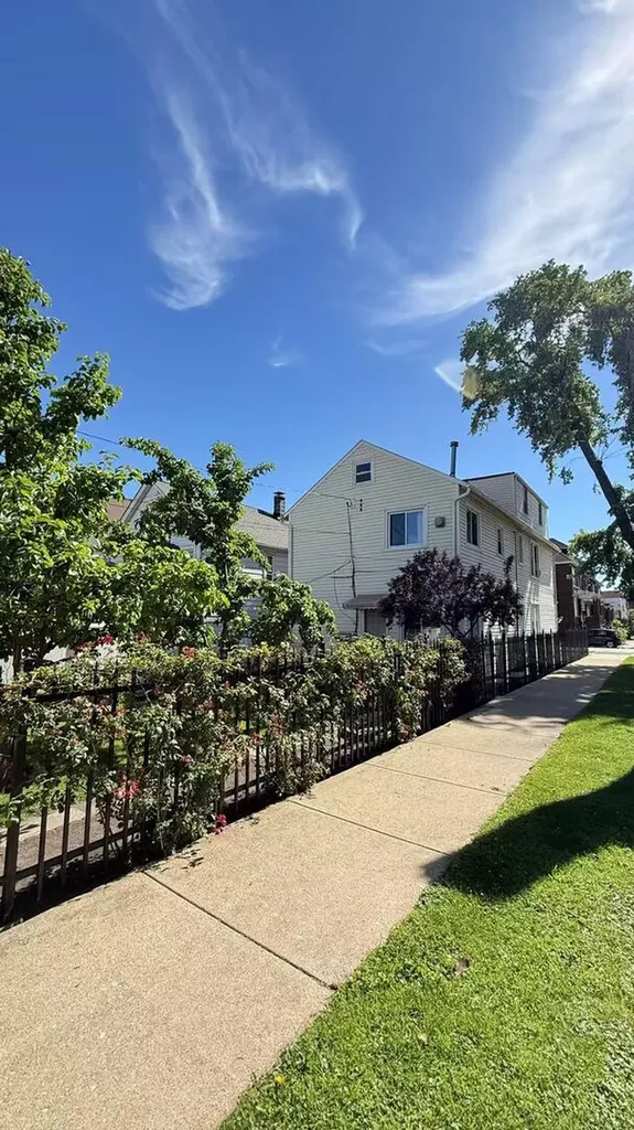 3824 South Sacramento Avenue Chicago IL 60632