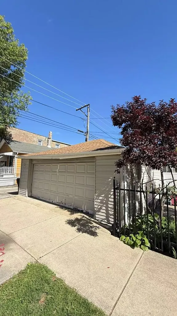 3824 South Sacramento Avenue Chicago IL 60632