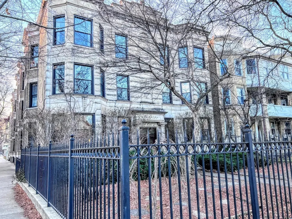 3216 West Altgeld Street Chicago IL 60647