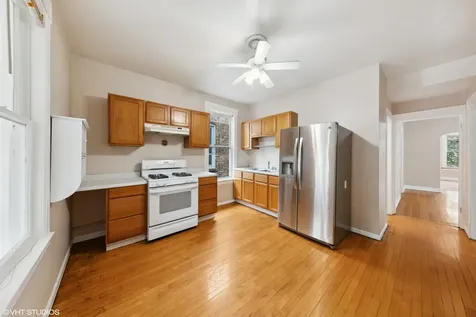 4247 West Melrose Street Chicago IL 60641