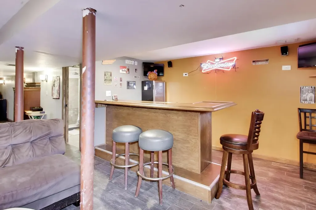 539 West 44th Street Chicago IL 60609
