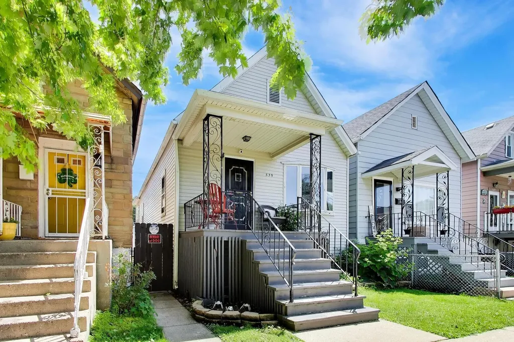 539 West 44th Street Chicago IL 60609