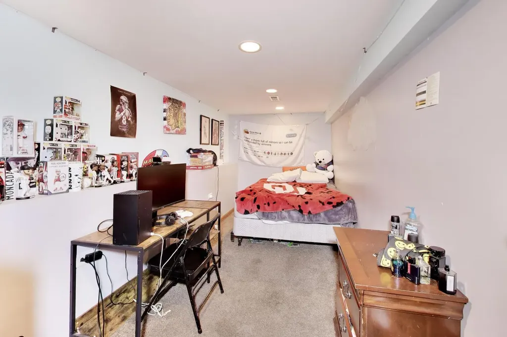 539 West 44th Street Chicago IL 60609