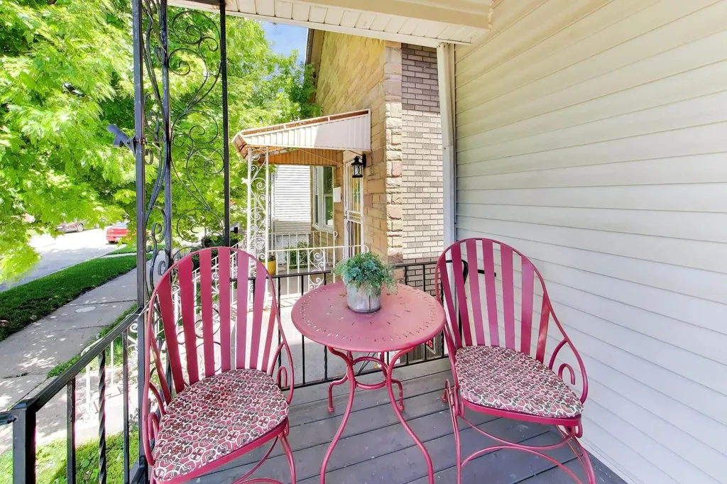 539 West 44th Street Chicago IL 60609