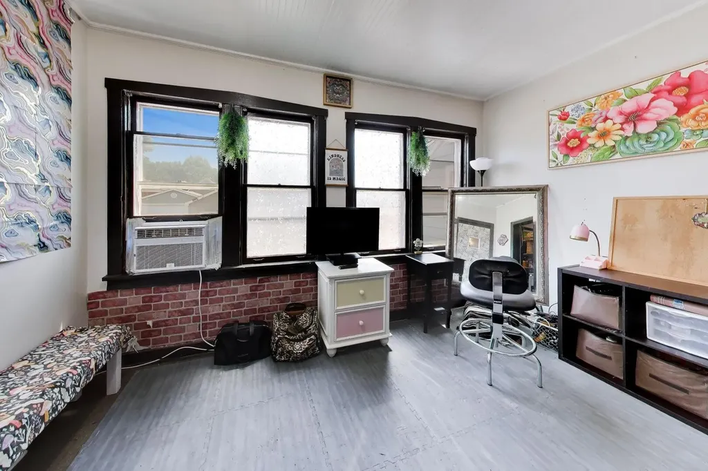539 West 44th Street Chicago IL 60609
