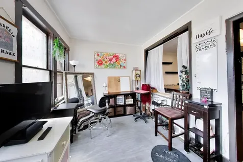 539 West 44th Street Chicago IL 60609