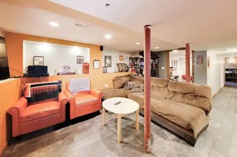 539 West 44th Street Chicago IL 60609