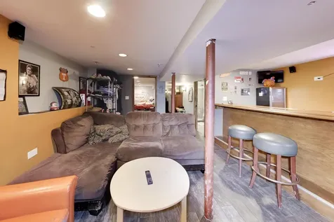 539 West 44th Street Chicago IL 60609
