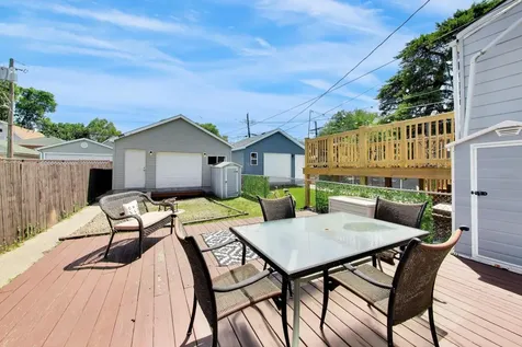 539 West 44th Street Chicago IL 60609