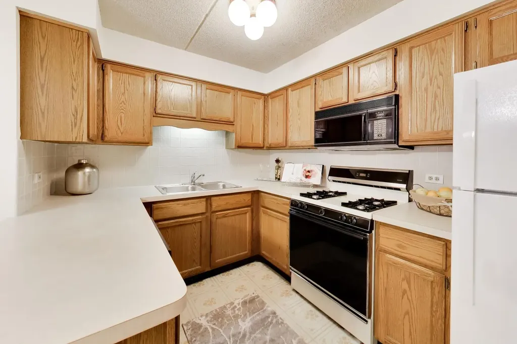 6430 West Belle Plaine Avenue Chicago IL 60634