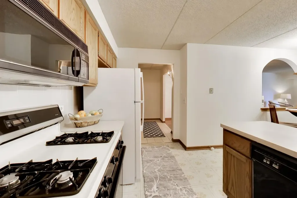 6430 West Belle Plaine Avenue Chicago IL 60634