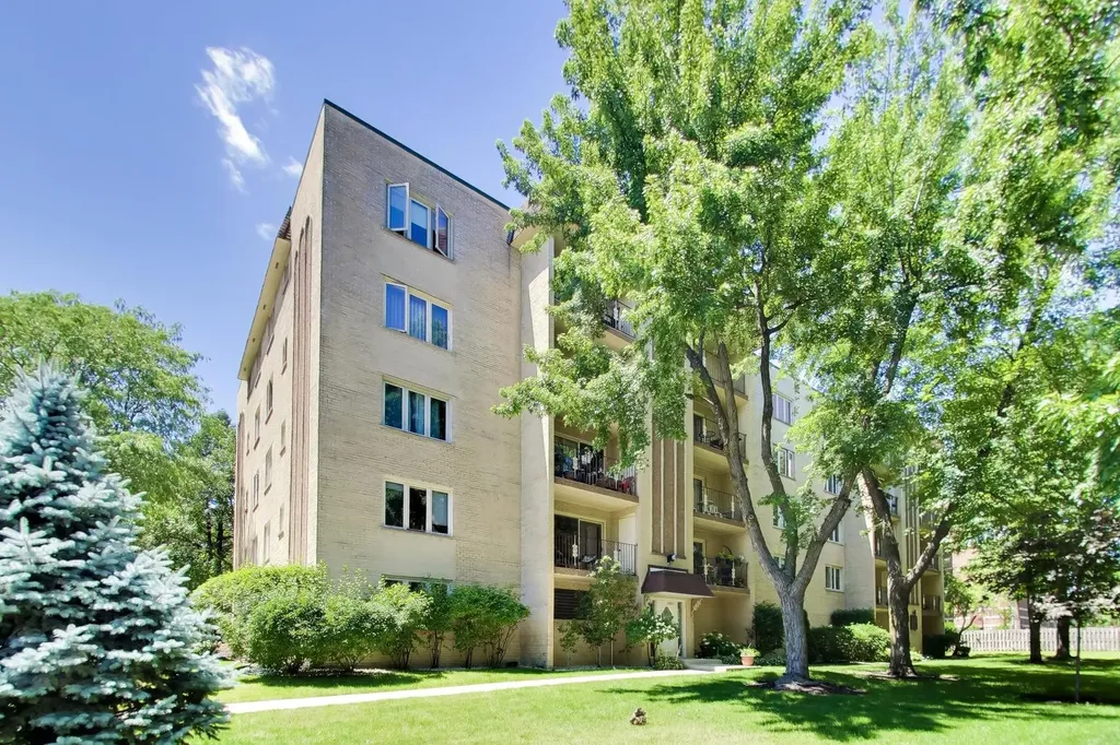 6430 West Belle Plaine Avenue Chicago IL 60634