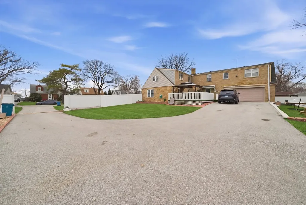 29 South Iowa Avenue Addison IL 60101