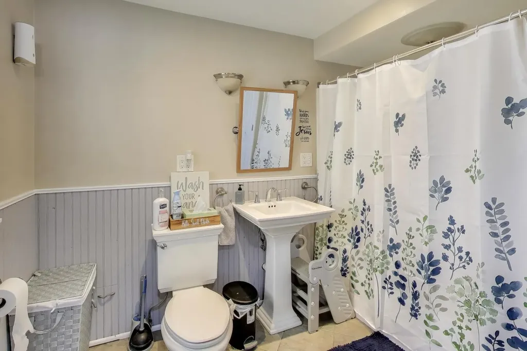 29 South Iowa Avenue Addison IL 60101