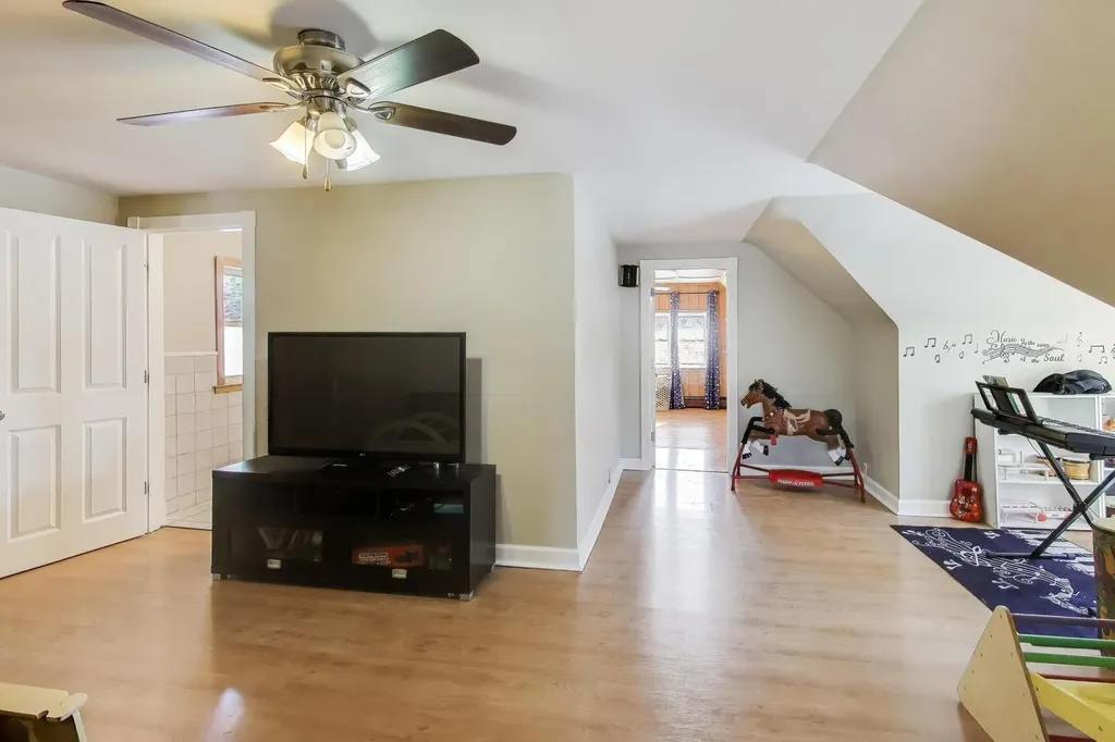 29 South Iowa Avenue Addison IL 60101
