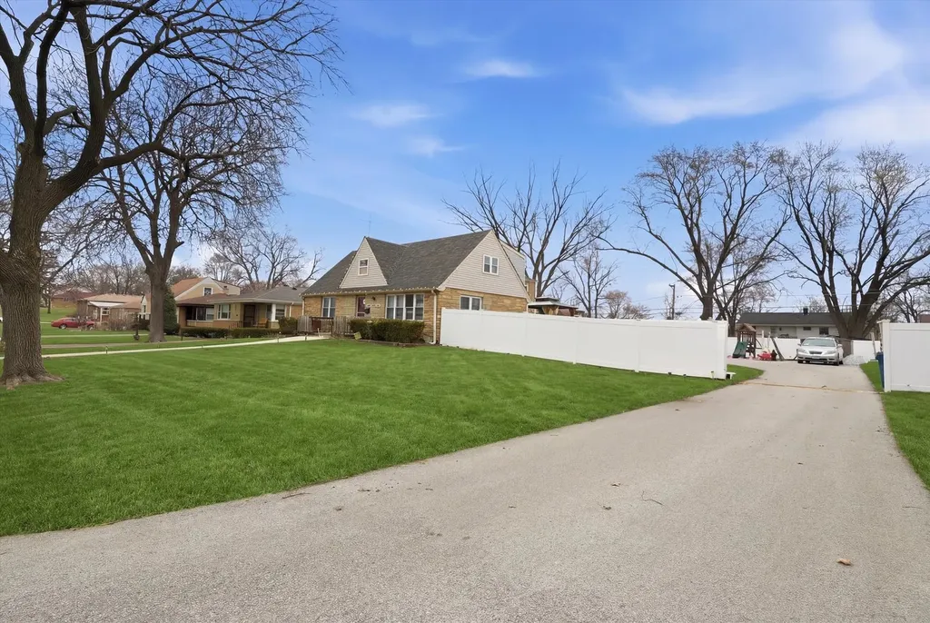 29 South Iowa Avenue Addison IL 60101
