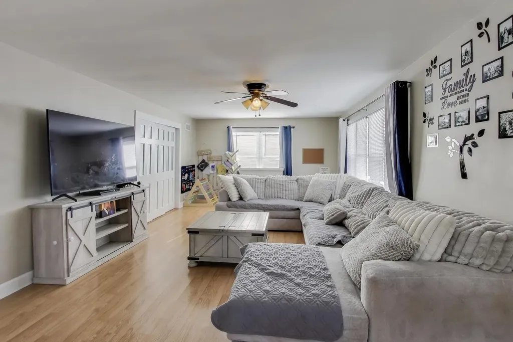 29 South Iowa Avenue Addison IL 60101