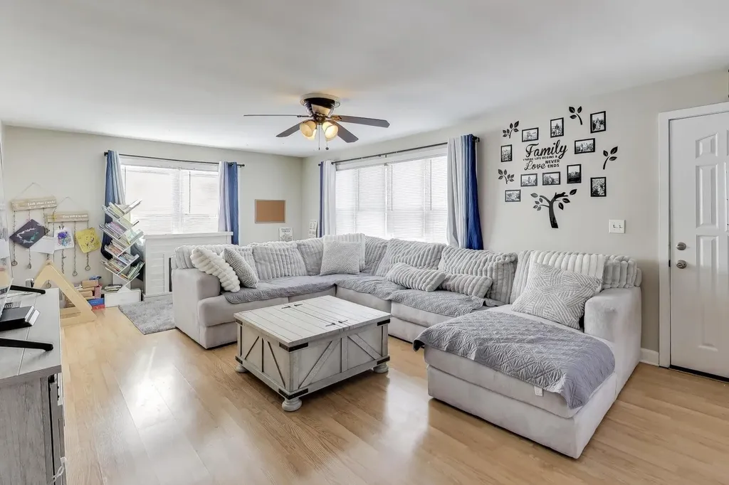 29 South Iowa Avenue Addison IL 60101
