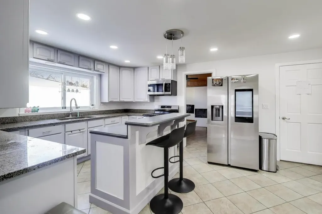 29 South Iowa Avenue Addison IL 60101