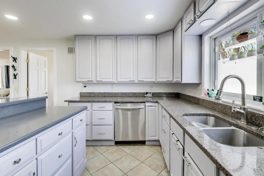29 South Iowa Avenue Addison IL 60101