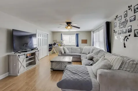 29 South Iowa Avenue Addison IL 60101