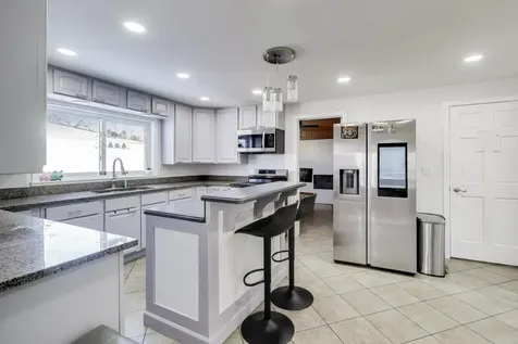 29 South Iowa Avenue Addison IL 60101