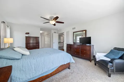 1214 Ridgewood Court Vernon Hills IL 60061